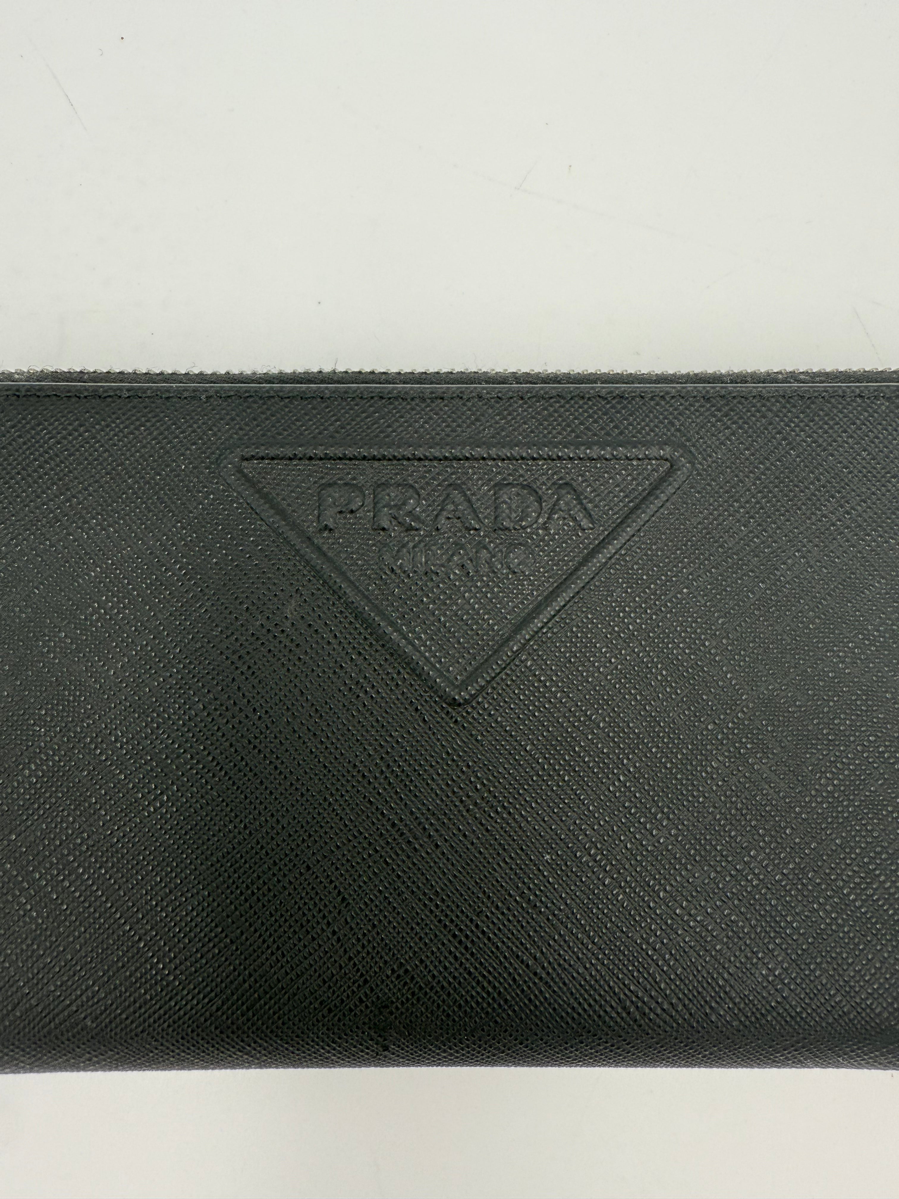 PRADA - Portafoglio con Zip in saffiano Nero