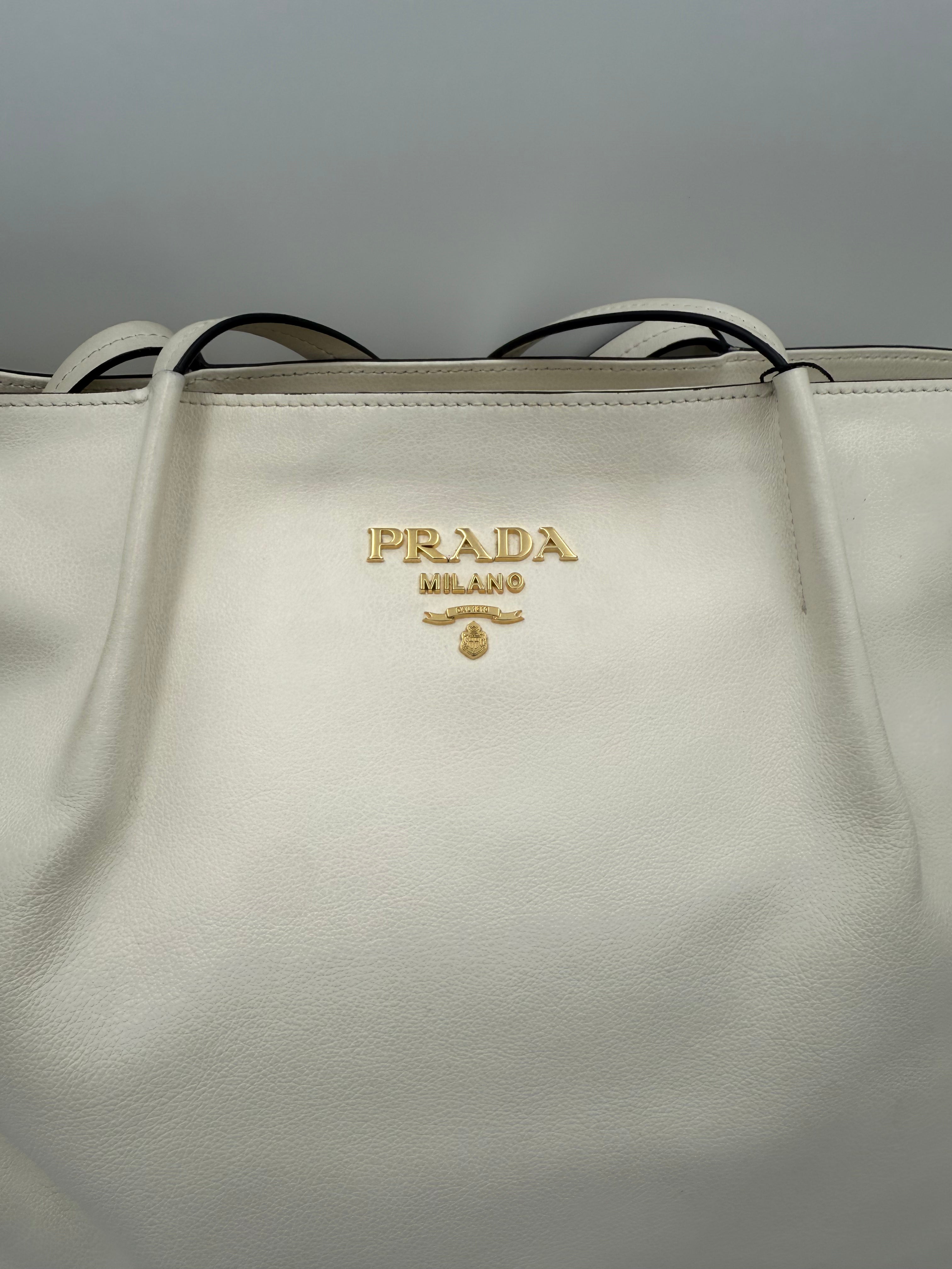 PRADA - SHOPPING in Pelle Bianca