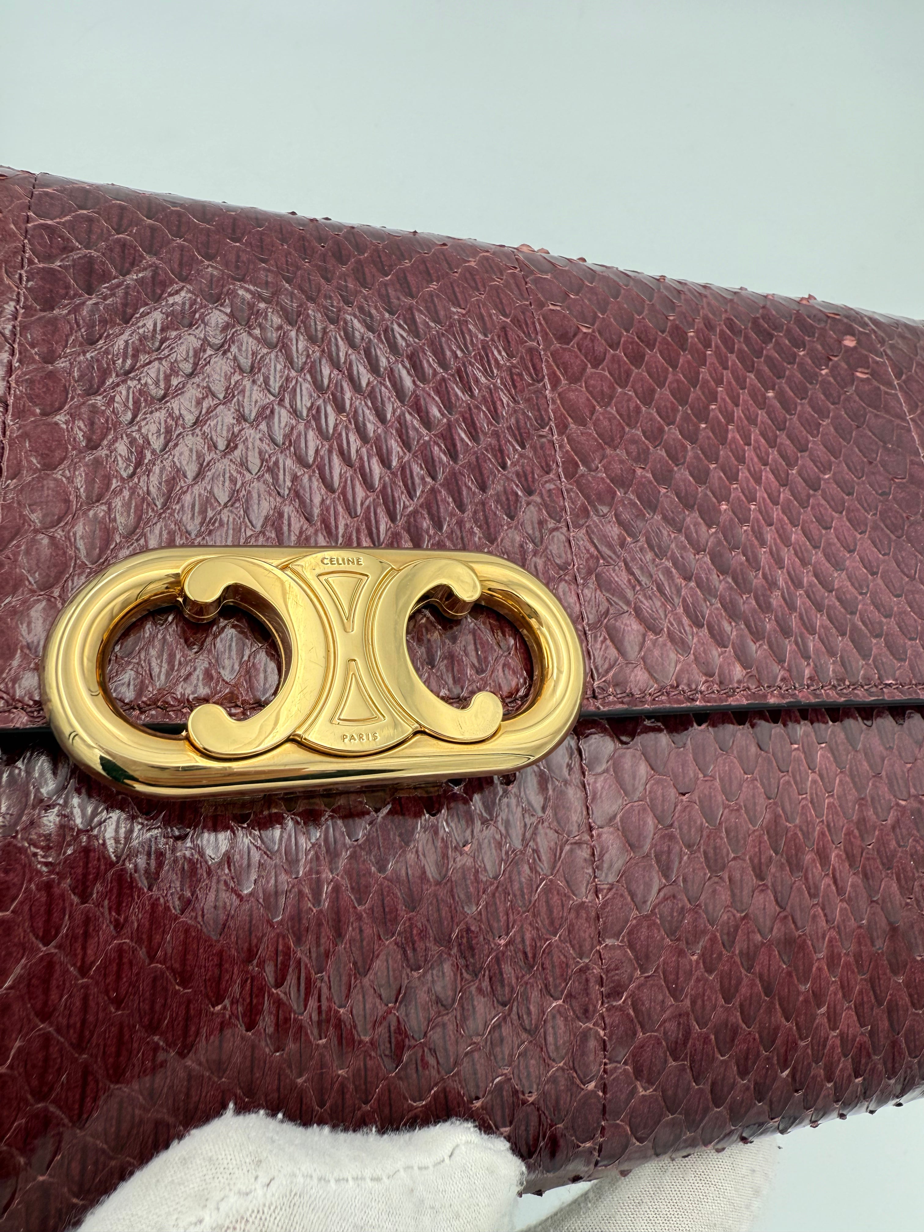 CELINE - Pochette TRIOMPHE in rettile Burgundy