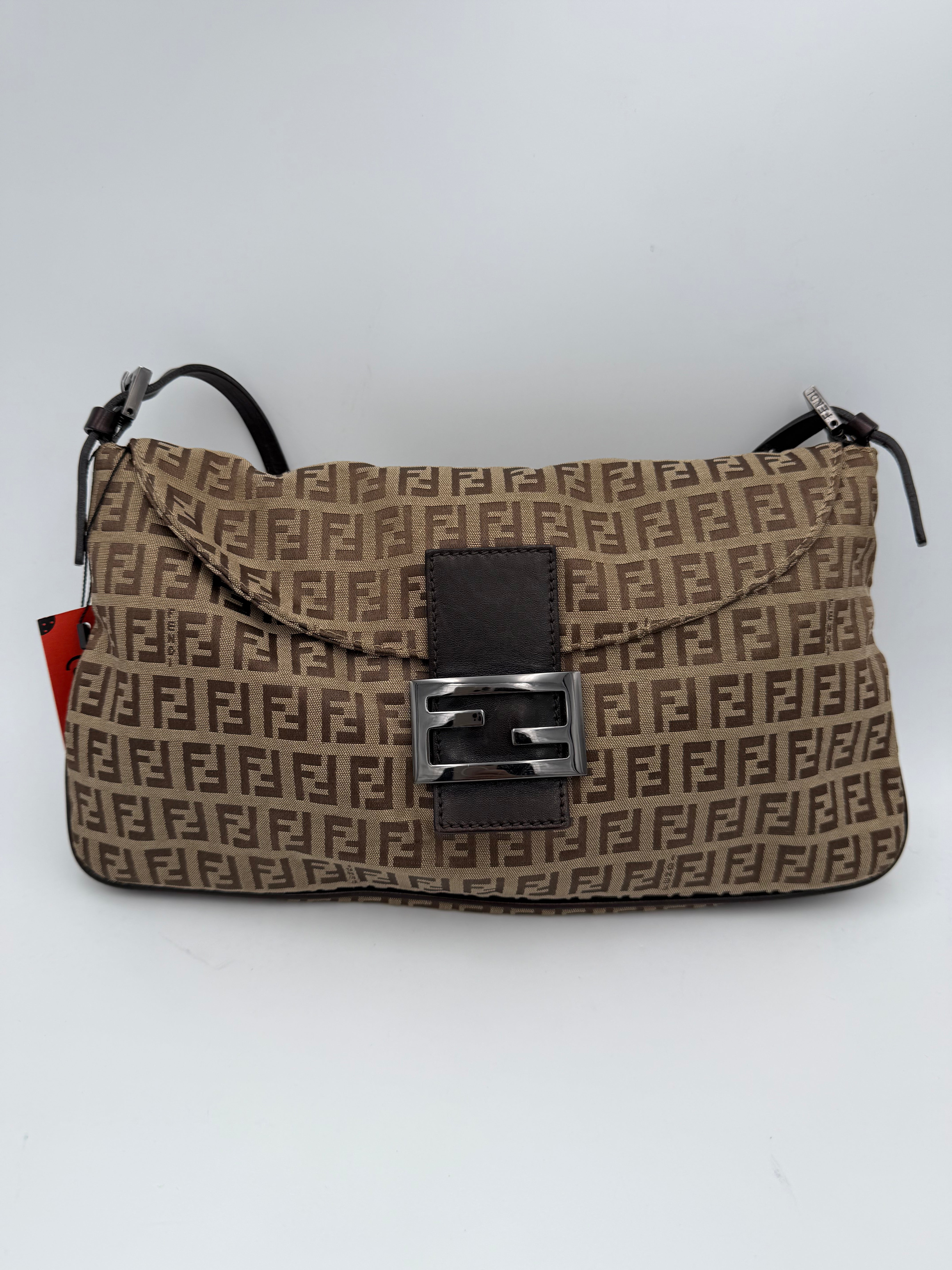 FENDI - Baguette Round Flap