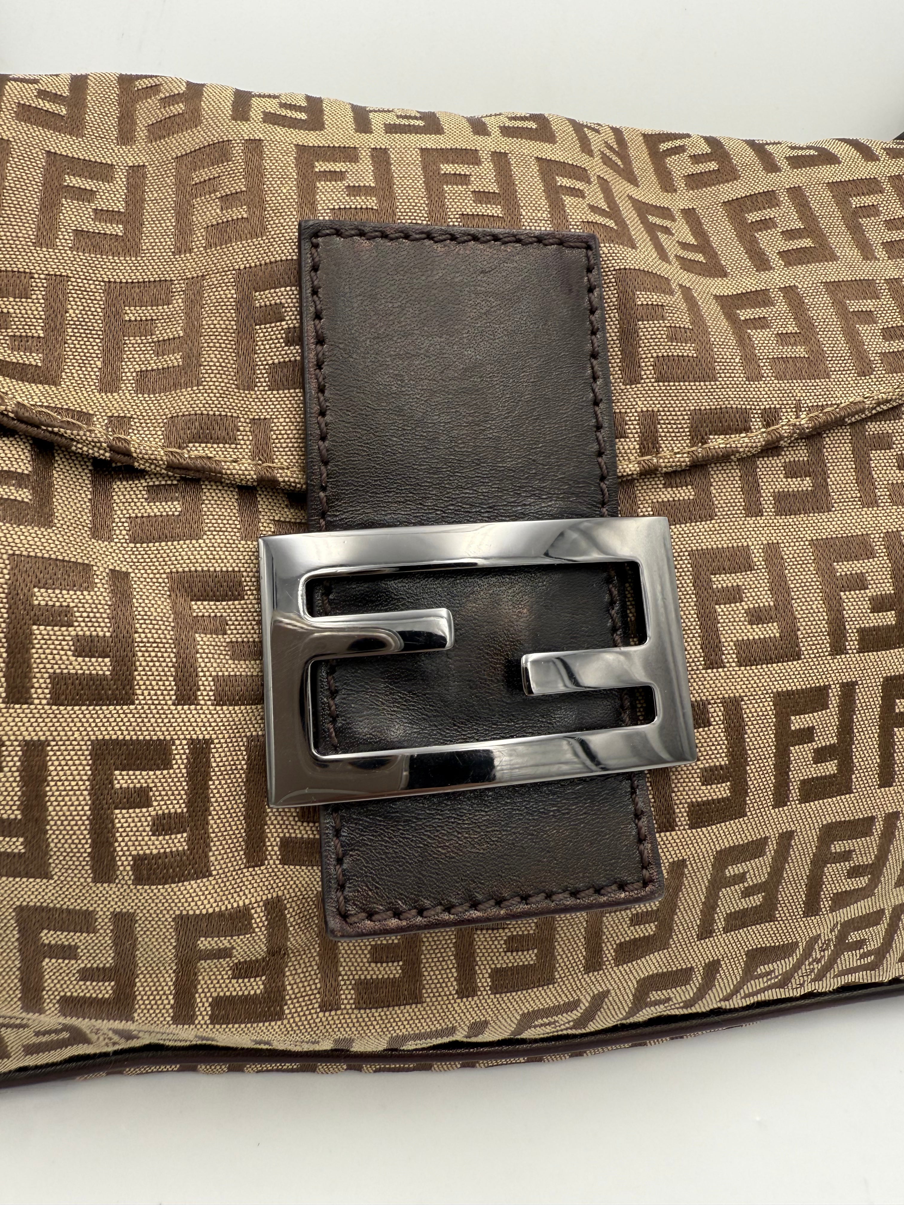 FENDI - Baguette Round Flap
