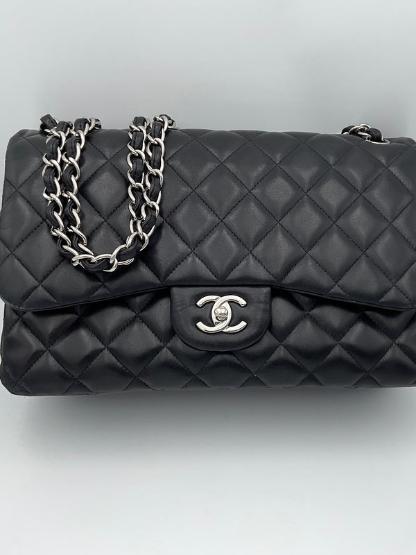 CHANEL - Timeless Classique Jumbo