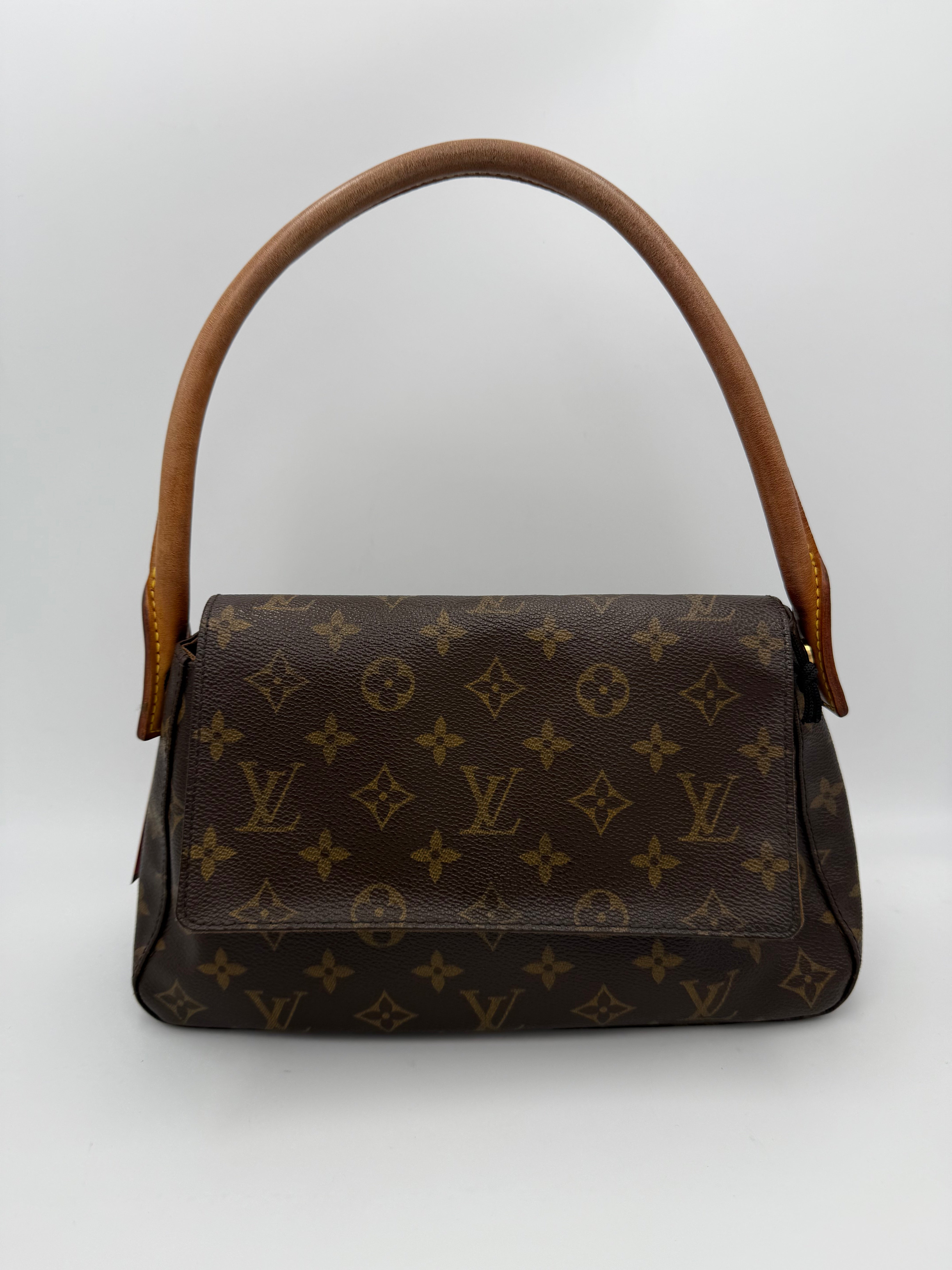 LOUIS VUITTON - LOOPING Monogram