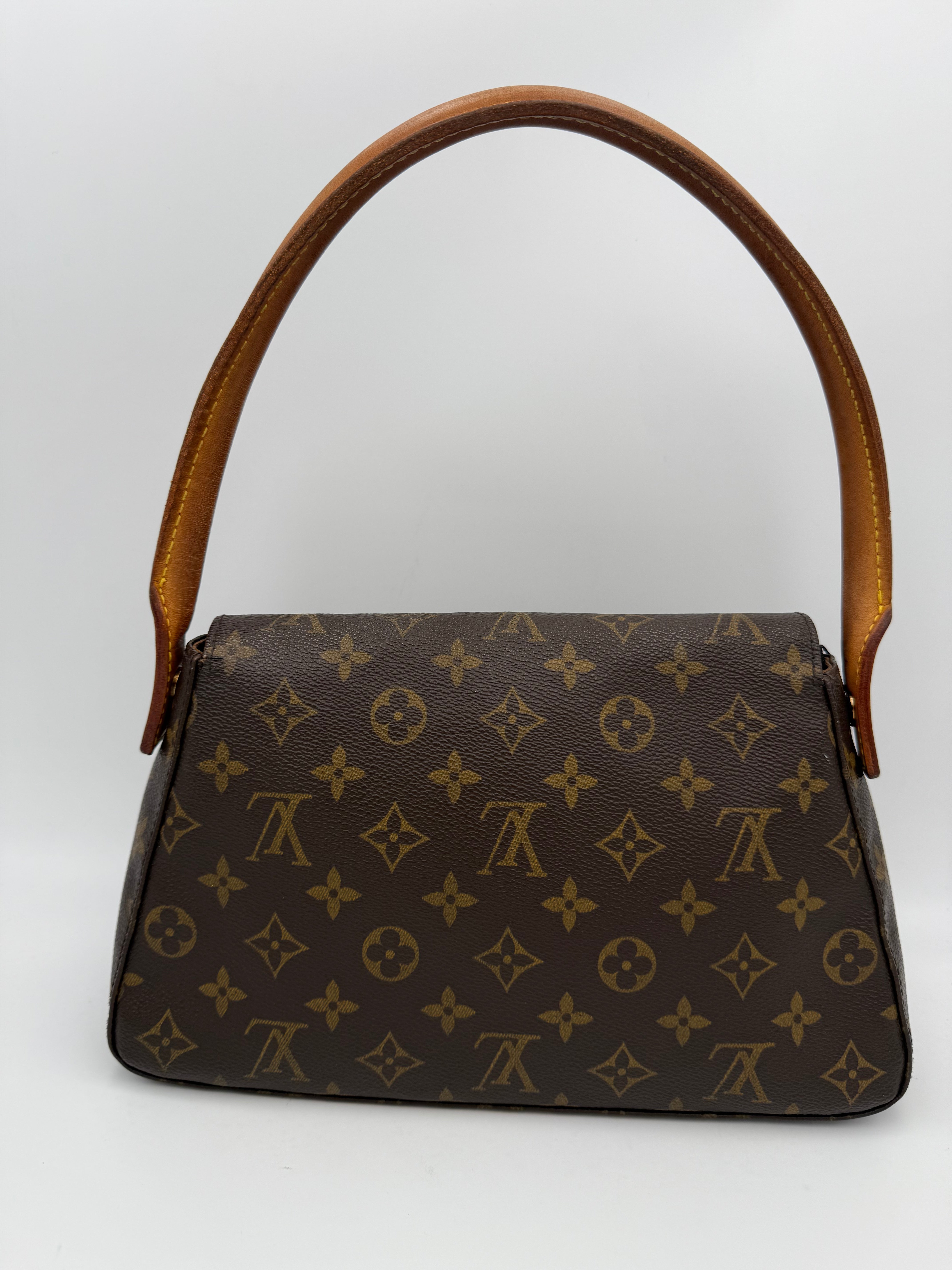 LOUIS VUITTON - LOOPING Monogram